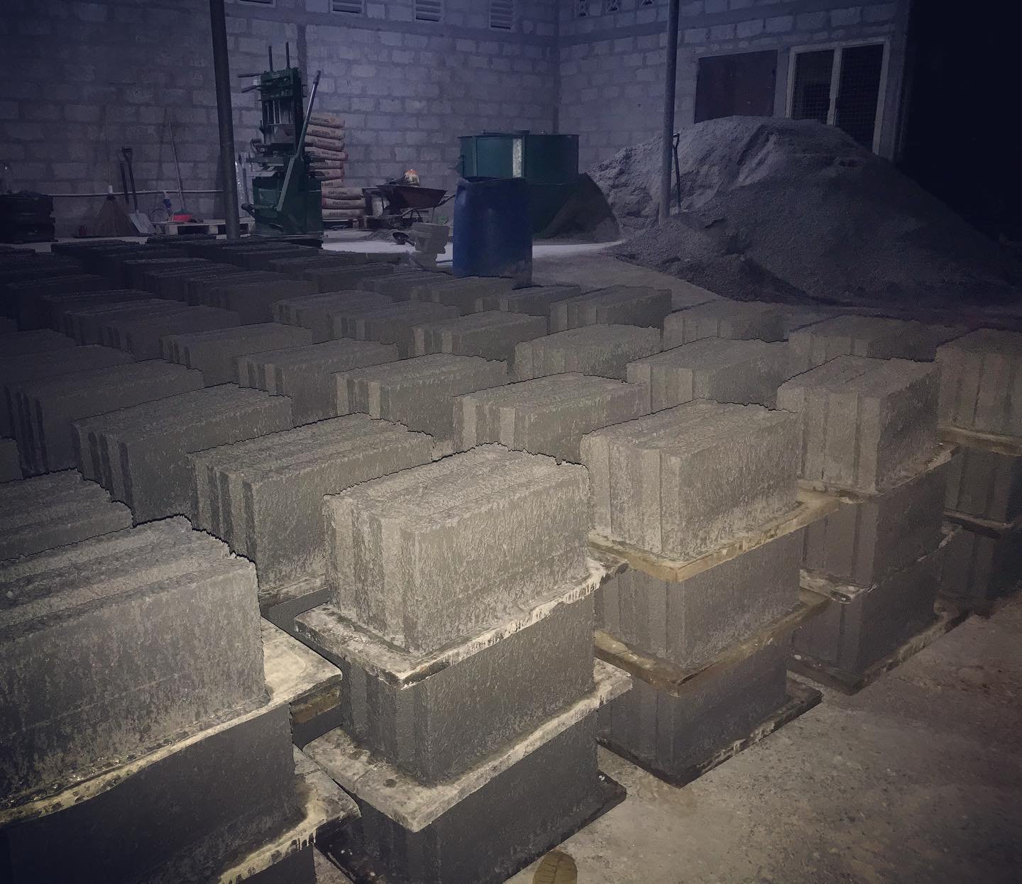 Other image 202509/block-gal-suppliers-in-matale-area-wedabima-a9f6bd1db7.jpg