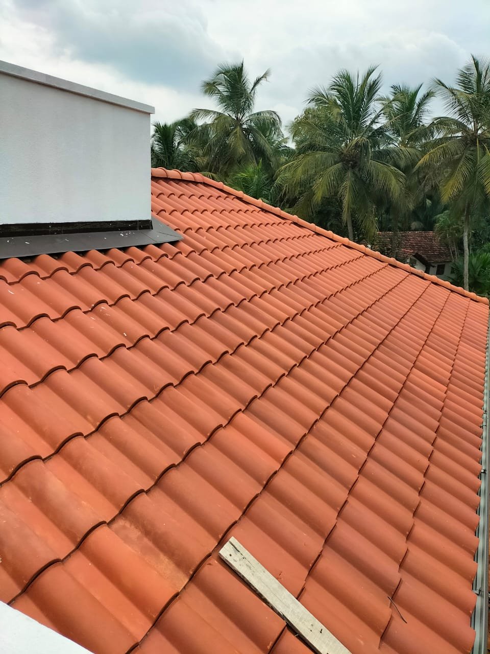 Other image 202510/roofing-tiles-installation-price-in-kurunegala-wedabima-d1516e635a.jpeg